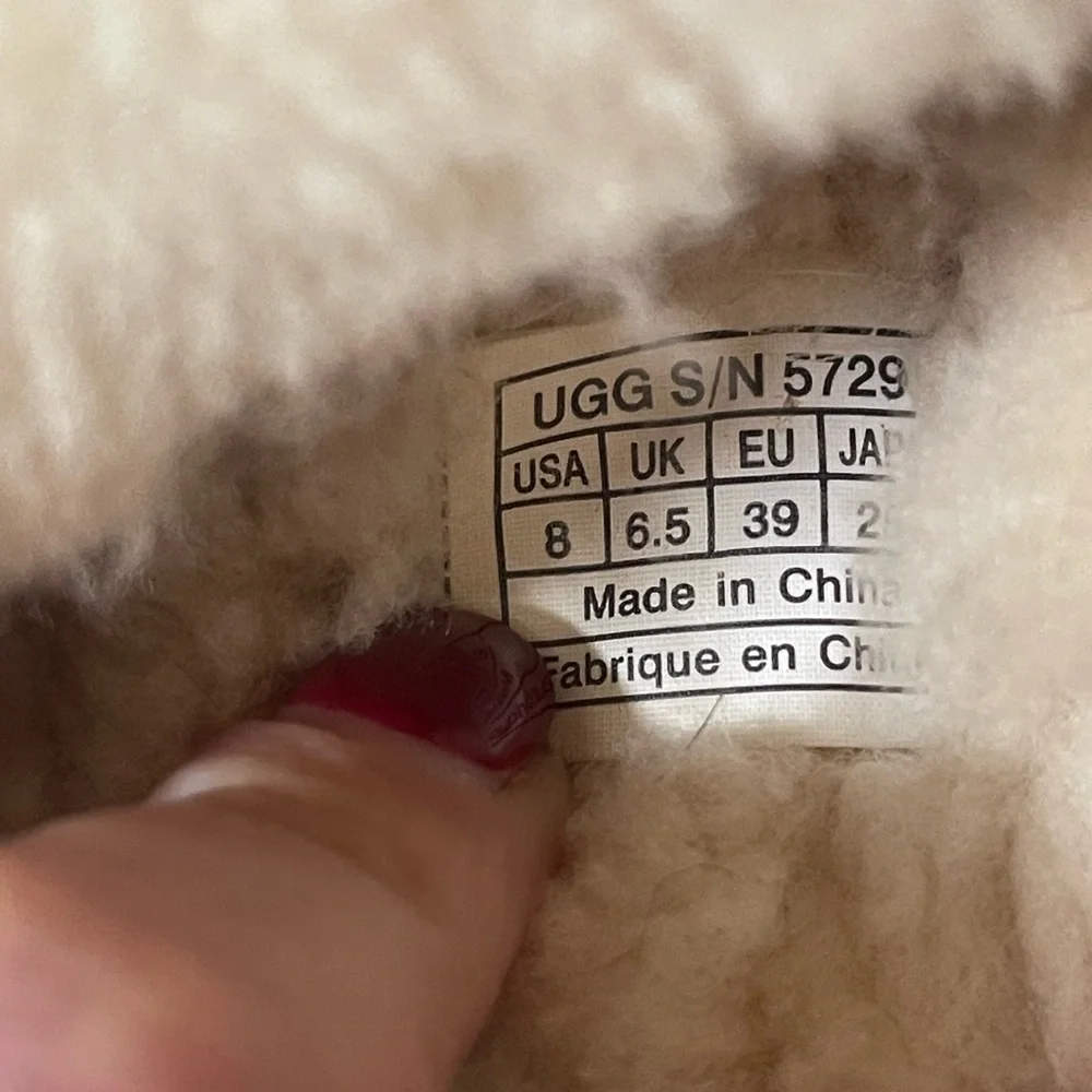 UGG Women’s Size 8 Knit slippers - Picture 4 of 6